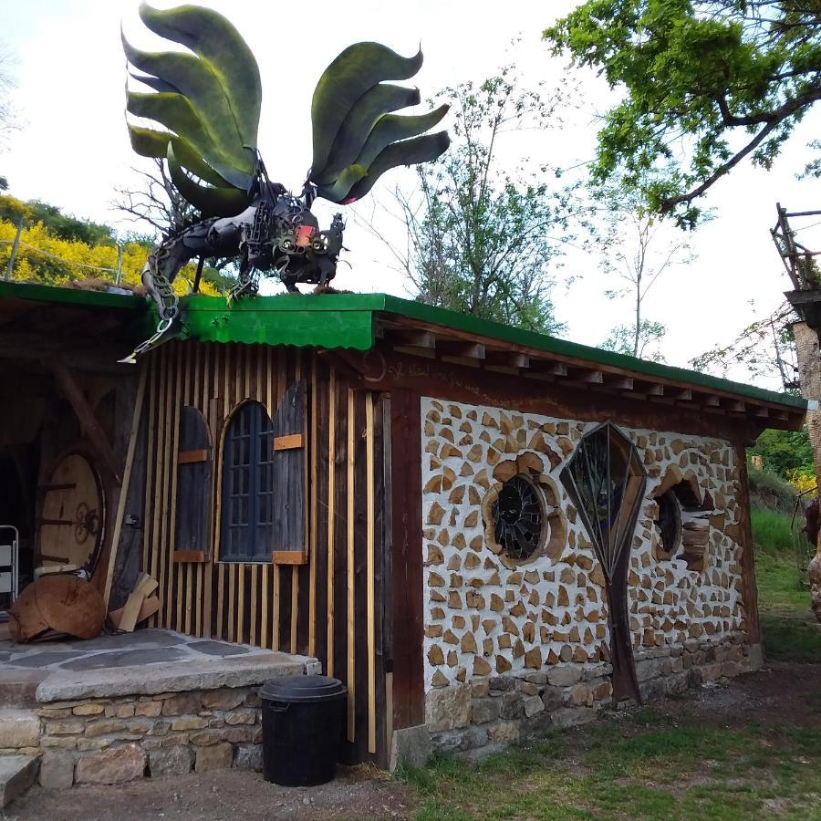 Montagny-sur-Grosne Village.Insolite מראה חיצוני תמונה