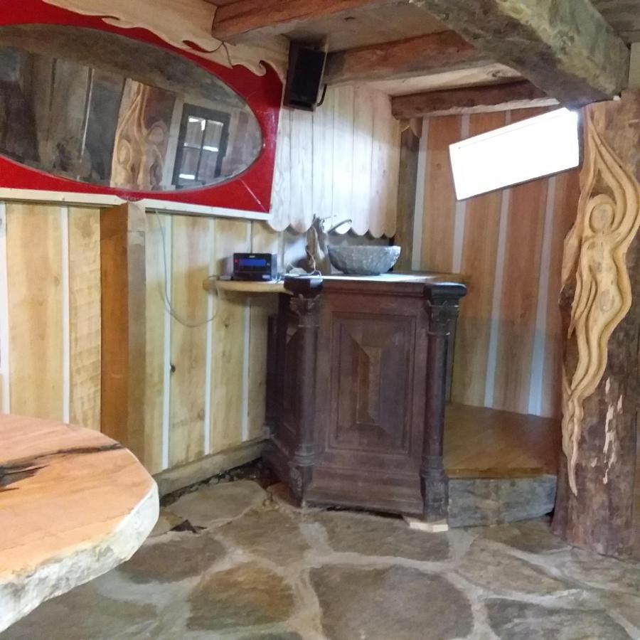 Montagny-sur-Grosne Village.Insolite מראה חיצוני תמונה