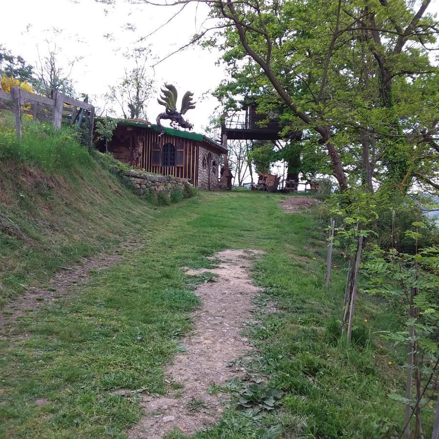 Montagny-sur-Grosne Village.Insolite מראה חיצוני תמונה