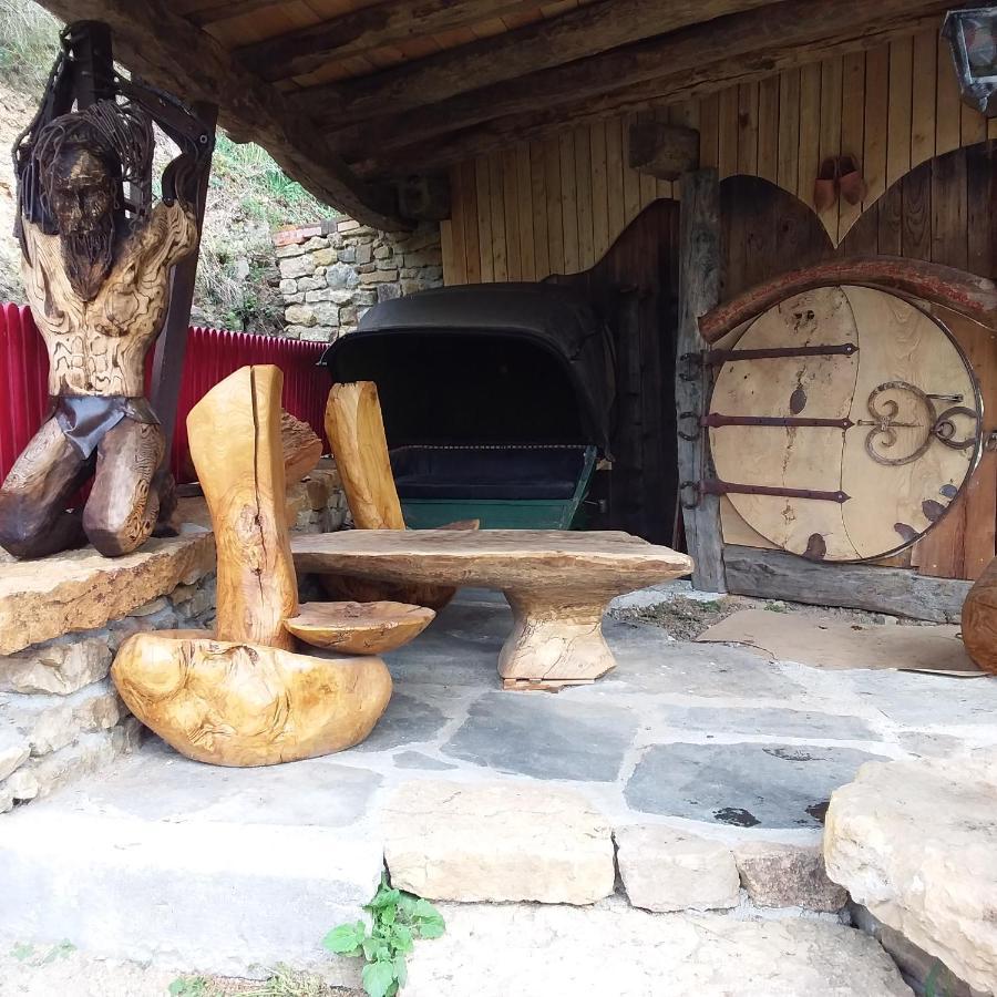 Montagny-sur-Grosne Village.Insolite מראה חיצוני תמונה
